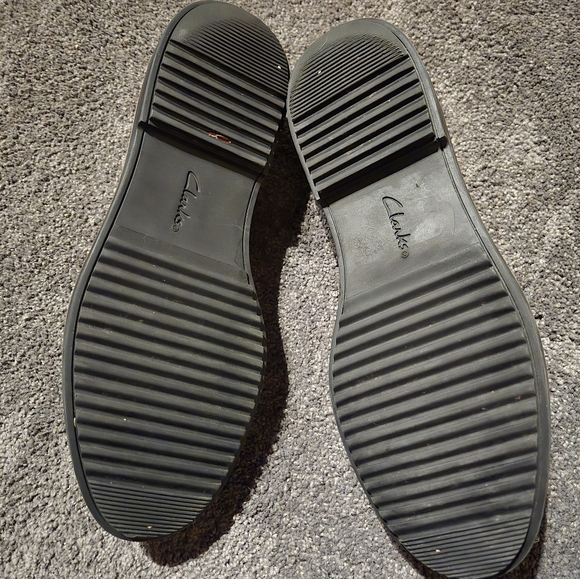 Clarks sz 8.5 Black Loafers - cushiony soft! - Picture 2 of 4